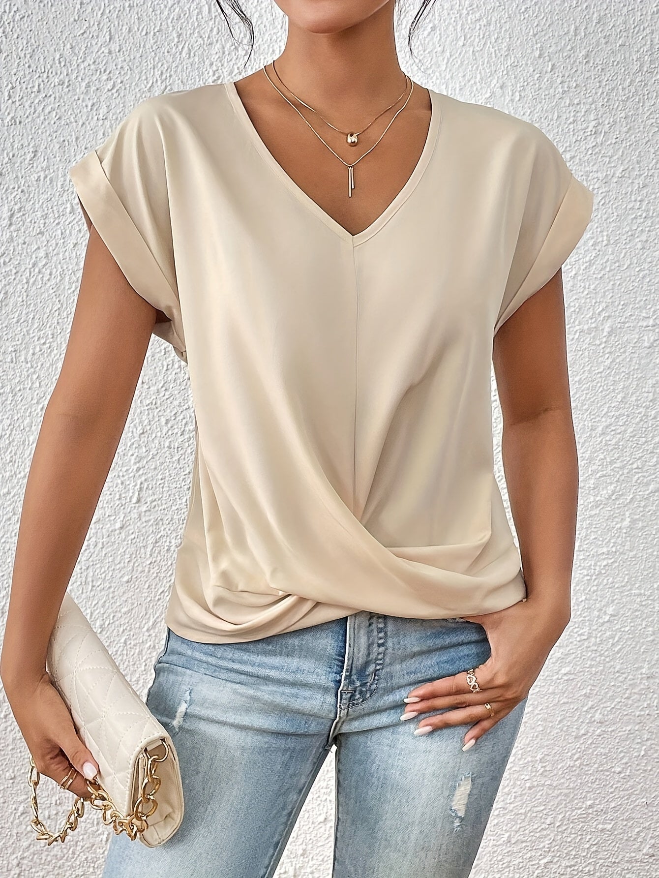 Doreen | V-neck shirt with a flattering fit