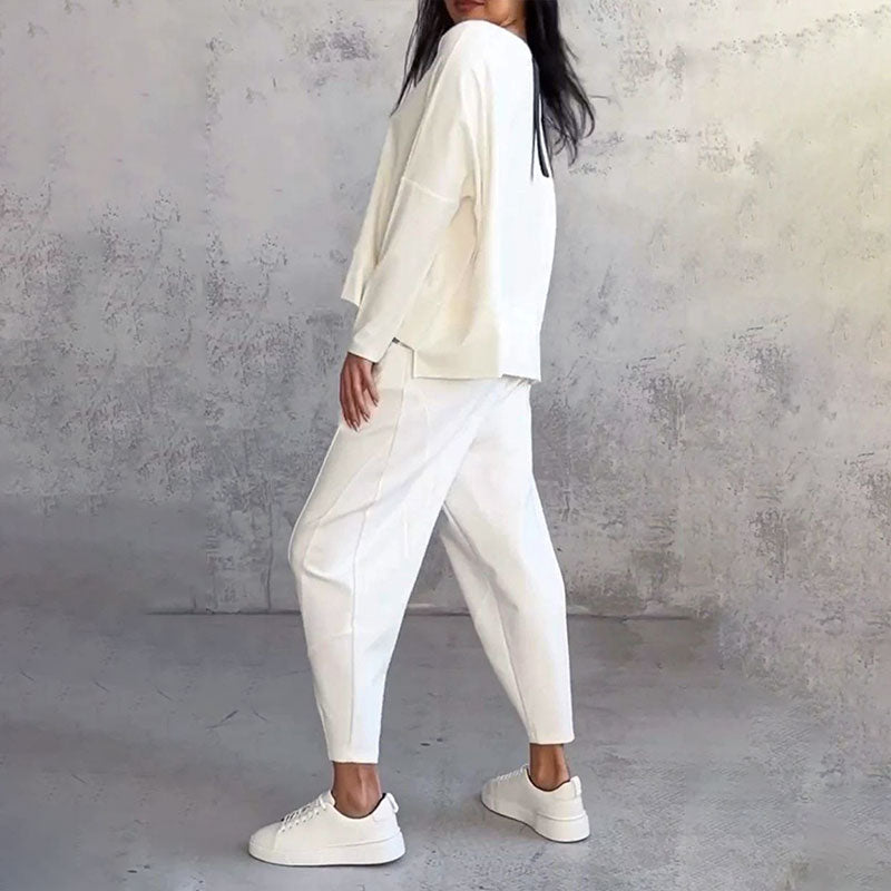 Laura - 2-piece set with pants and long-sleeve shirt.