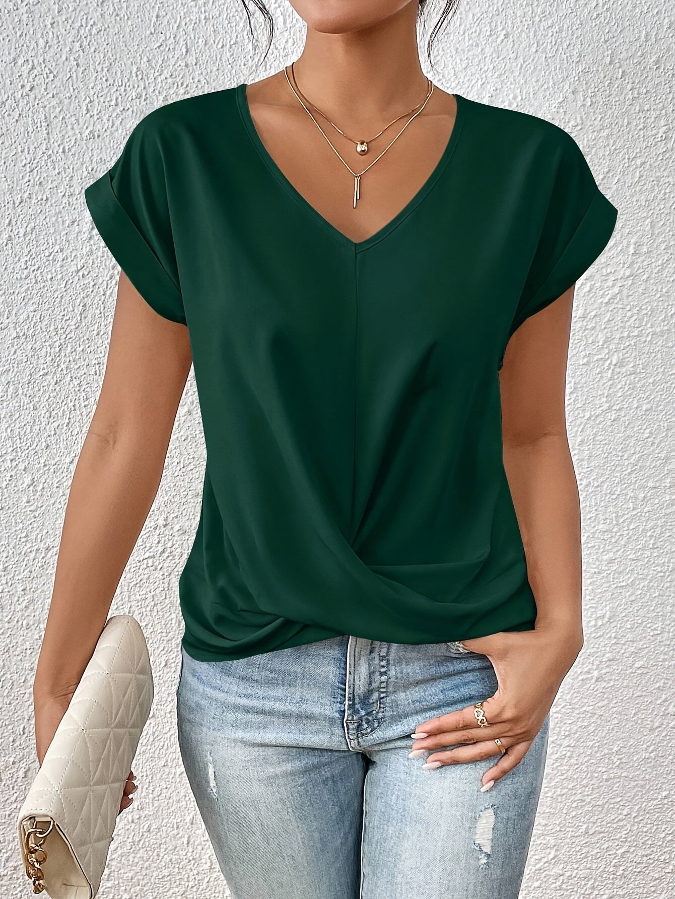 Doreen | V-neck shirt with a flattering fit