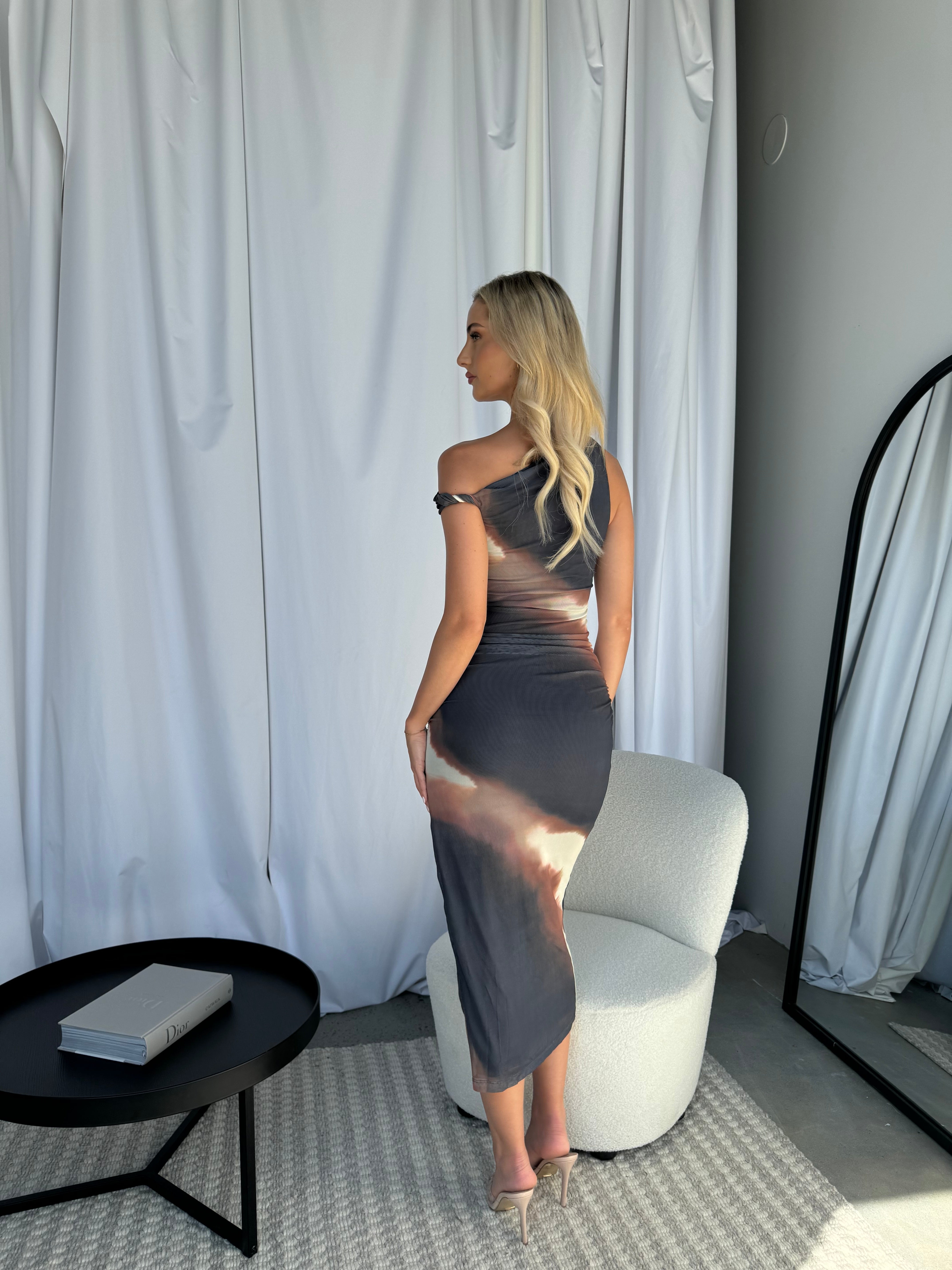 Terra - Chic Off-Shoulder Split Midi Dress