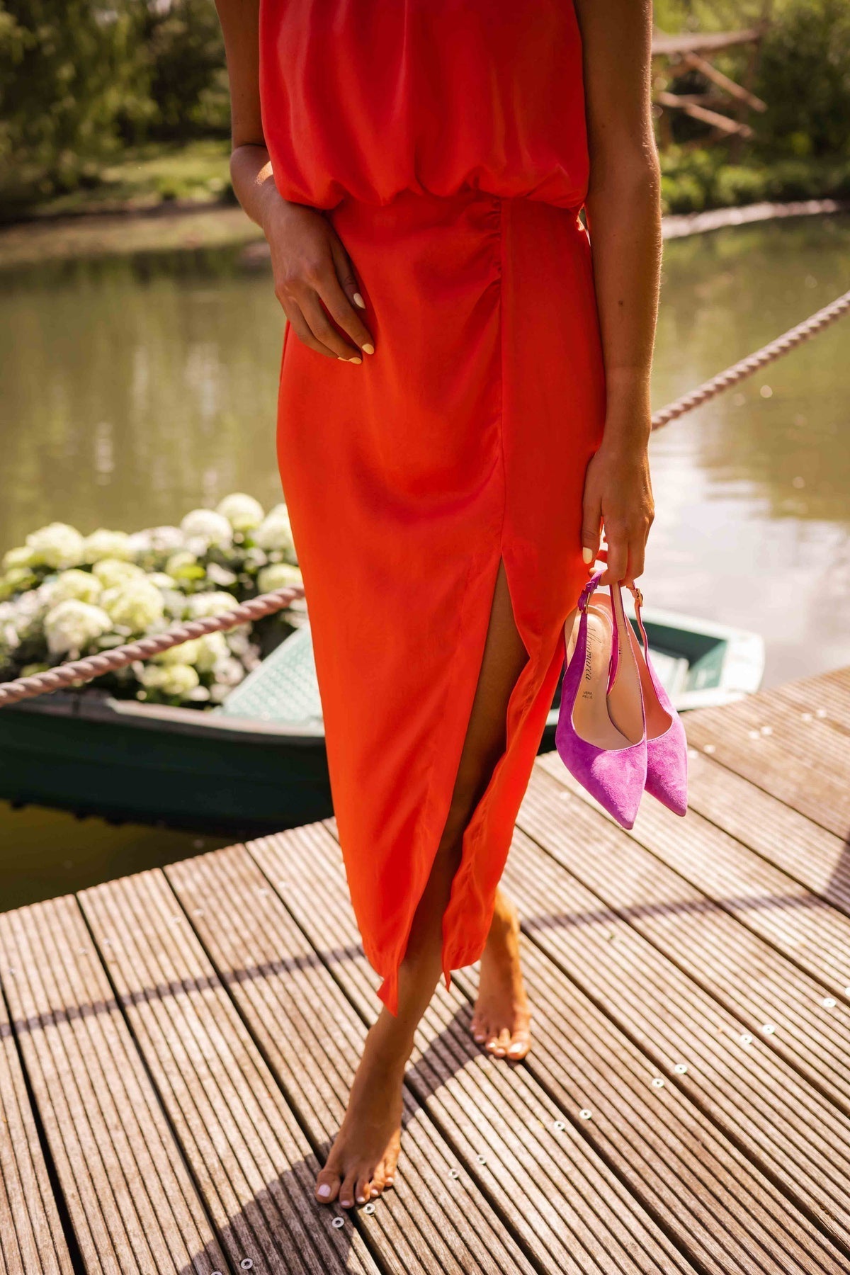 Delilah - Fashionable Sleeveless Midi Dress