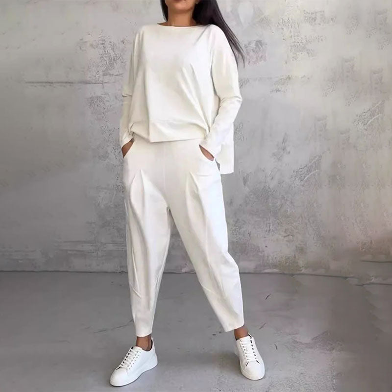 Laura - 2-piece set with pants and long-sleeve shirt.