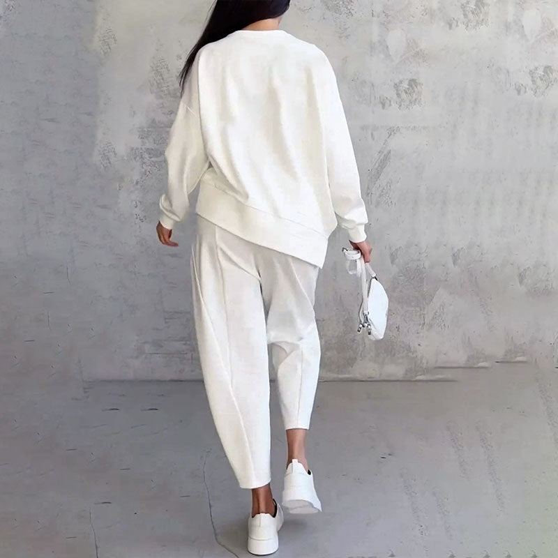 Laura - 2-piece set with pants and long-sleeve shirt.