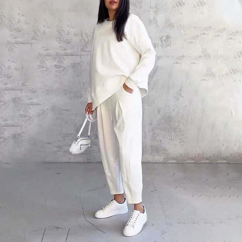 Laura - 2-piece set with pants and long-sleeve shirt.