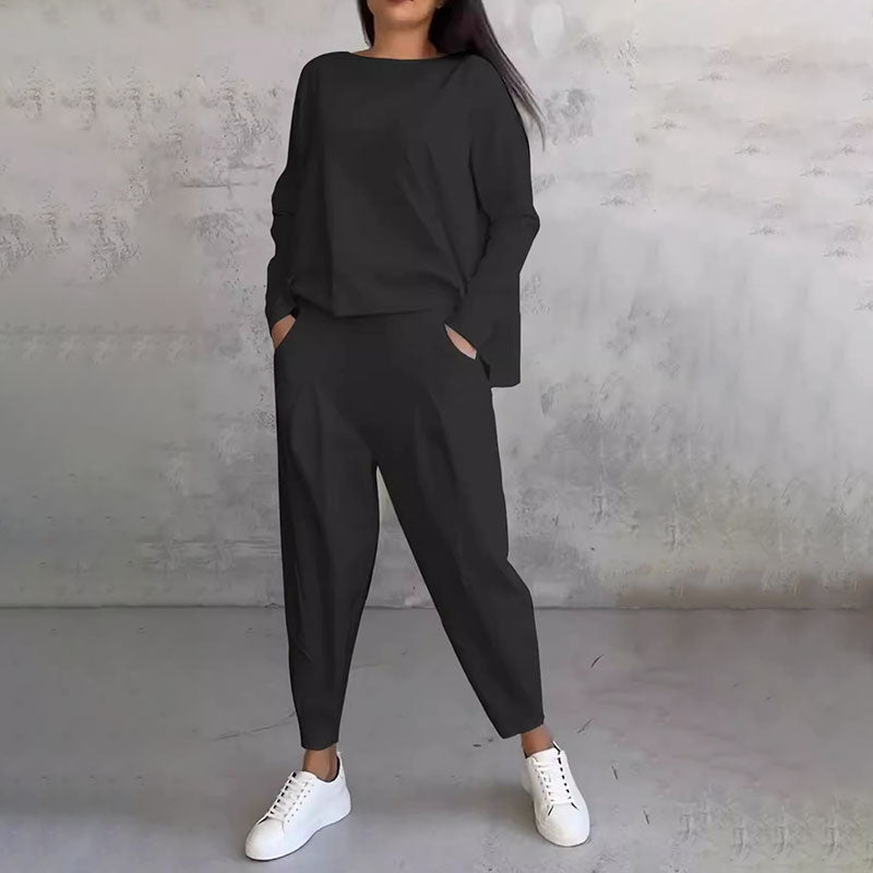 Laura - 2-piece set with pants and long-sleeve shirt.