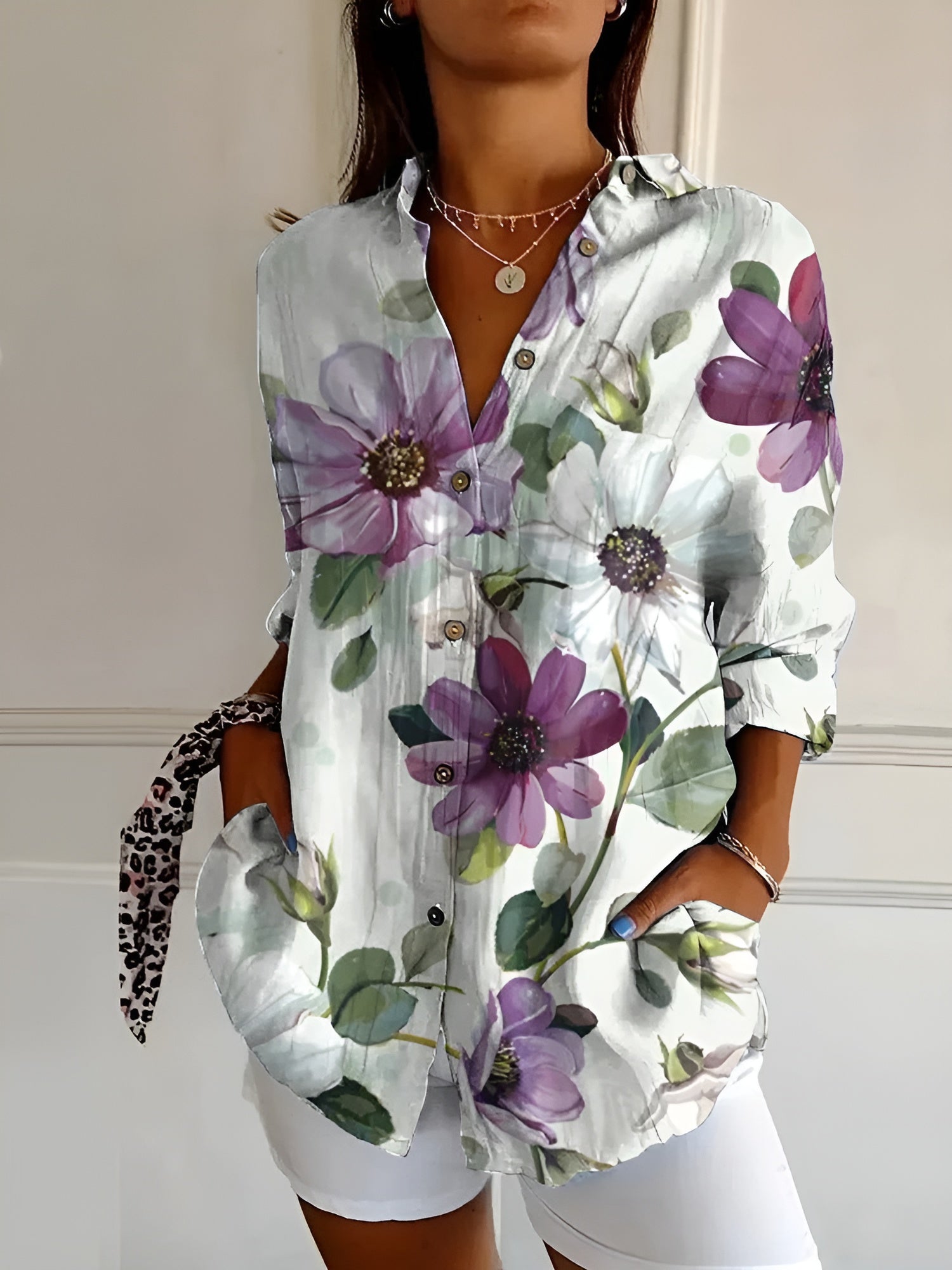 Avril | Elegant blouse with playful prints